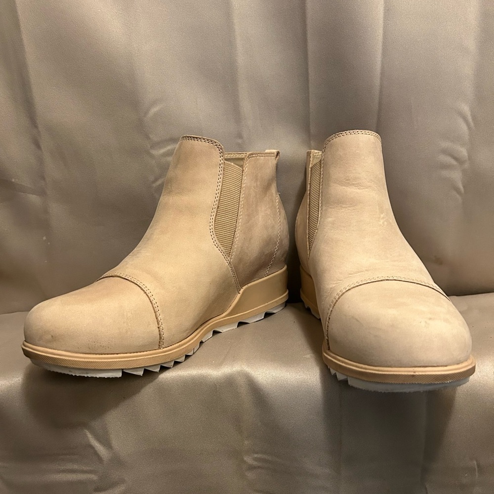 Women’s “Sorel Evie” Bone Nubuck Suede Wedge Ankle Boots Sz.10